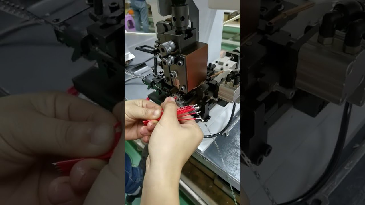 Continue strip terminalmachine horizontaal - Kabeldraadstripmachine in actie | Fabrieksgereedschappen