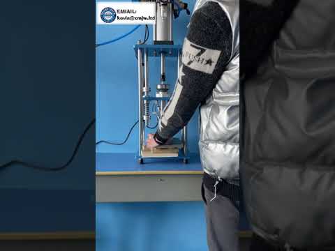 Halfautomatische pneumatische kunststofextruder voor USB-kabels en schakelaars - 40g verticaal model