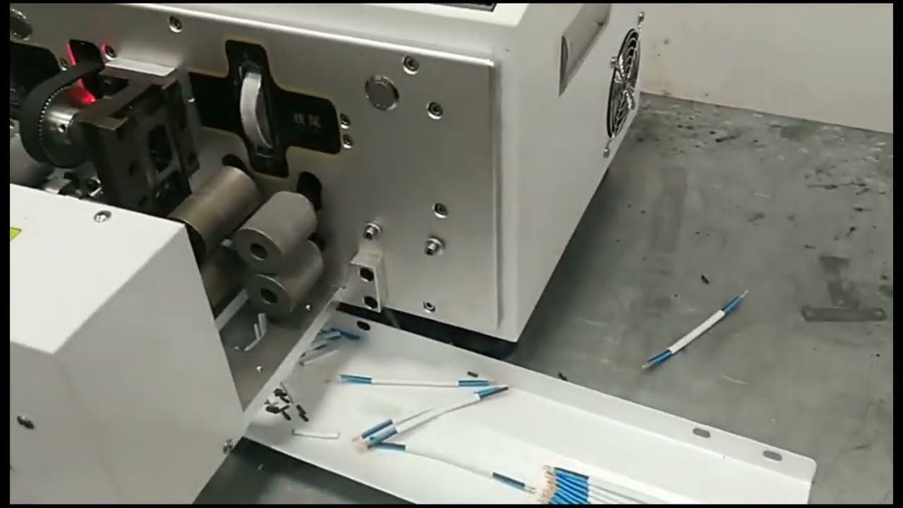 Volledig Automatische Manteldraad & Platte Kabel Stripper / Snij- & Twister Machine
