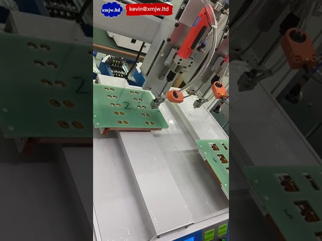 Dubbele Invoer, Dubbele Programma: Automatische Schroefmachine met Robotvoeding voor Hoge Productie
