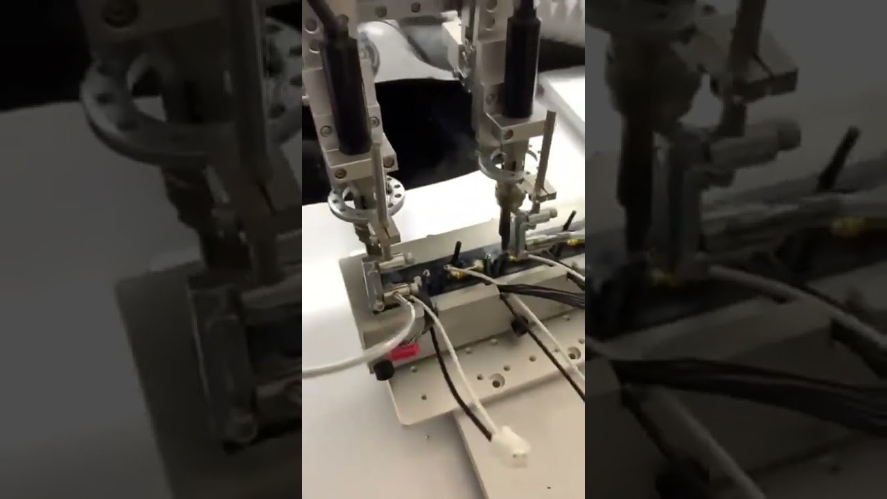 4-Assige dubbelstation automatische soldeermachine met pneumatische dubbele soldeerkoppen – voor motorkabelbomen