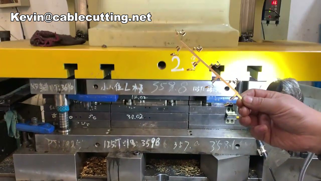 16A Stekkerinsert Krimpmachines & Productielijn voor Europa - Solide en Holle Stekkerinserts