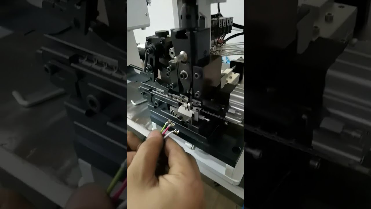 Continu-strip terminalmachine voor het krimpen van 90° speciale terminals | Fabrieksautomatisering