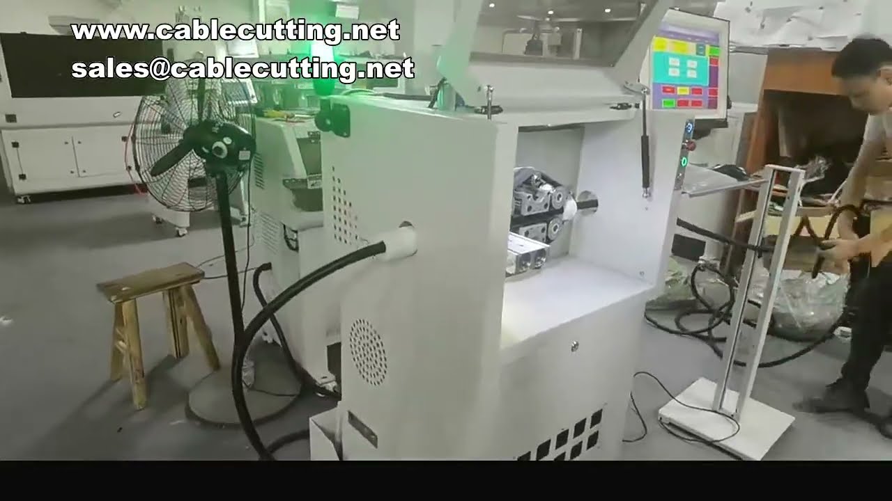 Precisie snijmachine voor oliepompbalgen, kunststof ribbelbuizen en instrumentenslangen - Visuele fabrieksautomatisering