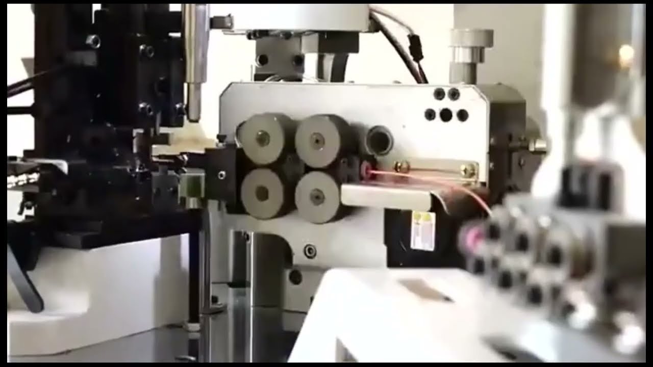 Volledig automatische vierdraads vijfzijdige krimpmachine | Combineer vier kabels in één bewerking