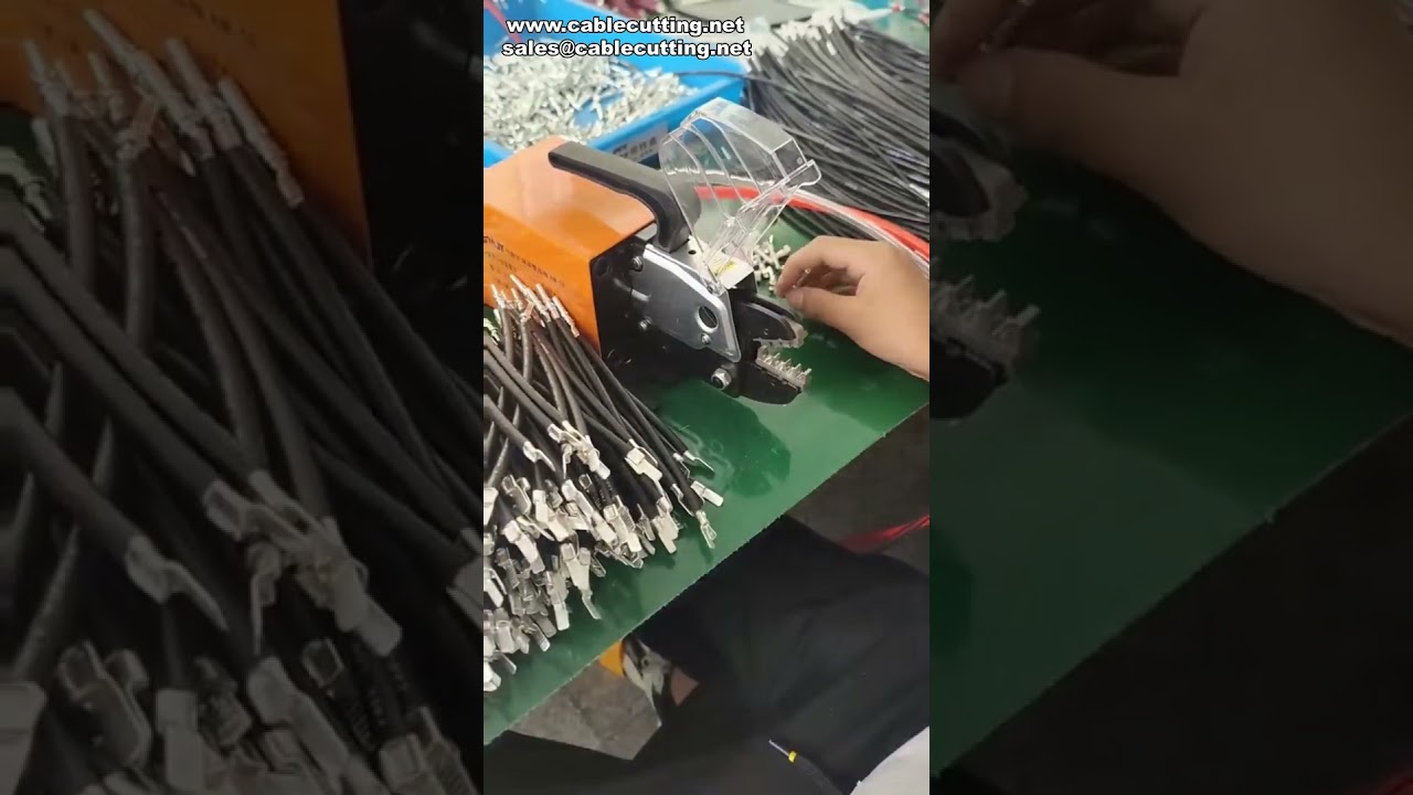 AM 10 pneumatische draadkrimper - Fabriekskrimpen in actie