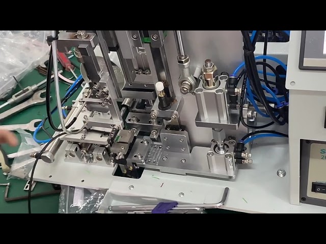 PCBUSB-kabel maken: semi-automatische soldeermachine voor draadstrippen, knippen en solderen