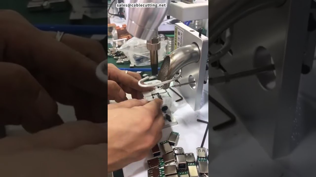 Automatische soldeermachine voor USB-A vrouwelijk naar printeradapter | #fabriek #machine #diy