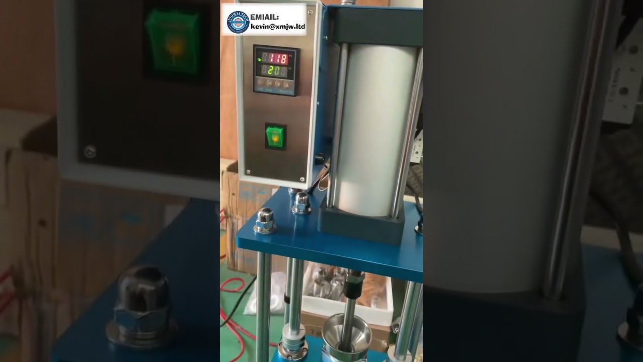 Kleine verticale spuitgietmachine voor draadschakelaars en oplaadstekkers - ABS, PP, PE - 10g plastic
