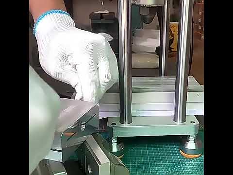 Kleine spuitgietmachine voor PP, PE en PC - 302-611 cm - Compacte productie