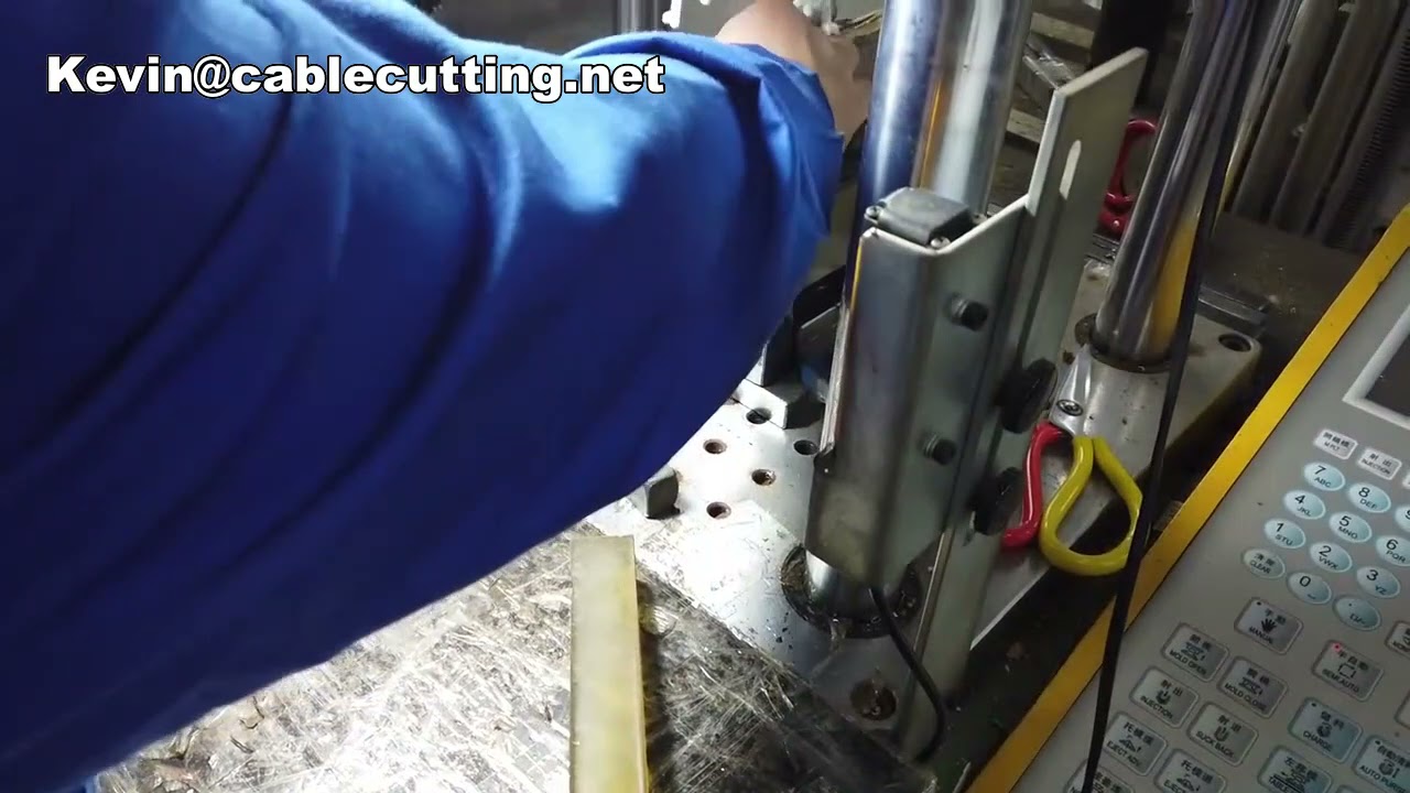 Spuitgietmachine voor stekkers | Automatische plug productie & kunststof spuitgieten