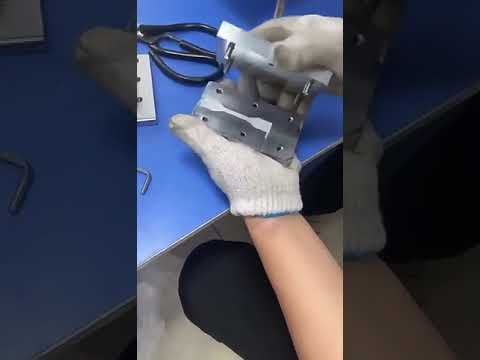 Desktop Semi-automatische Spuitgietmachine voor Kleine Kunststof Onderdelen | USB & Koptelefoonkabels