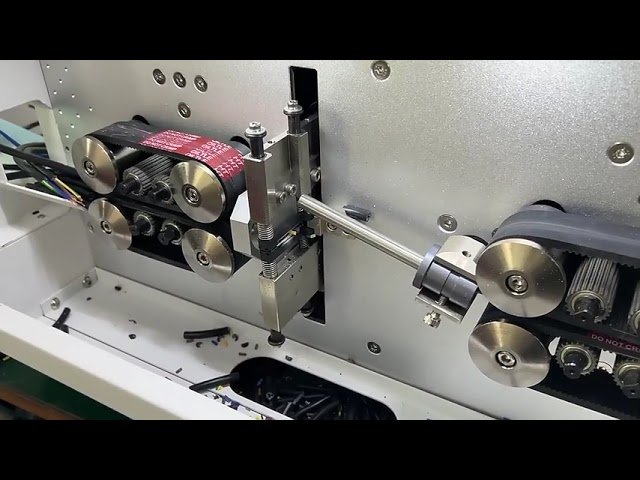 Volledig automatische snij- en stripmachine voor grote meeraderige kabels