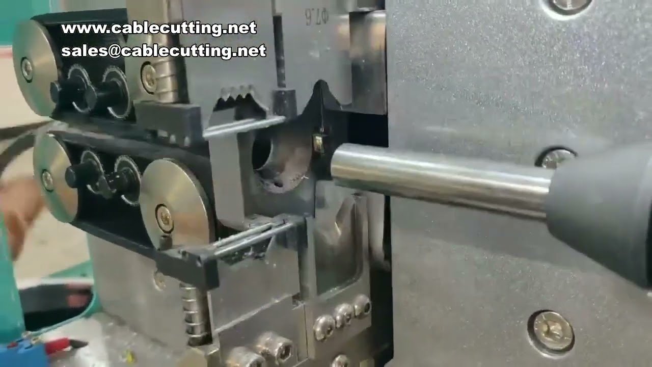 Automatische 7-aderige PVC kabelstripmachine - Multi-ader kabel snijden en strippen machine