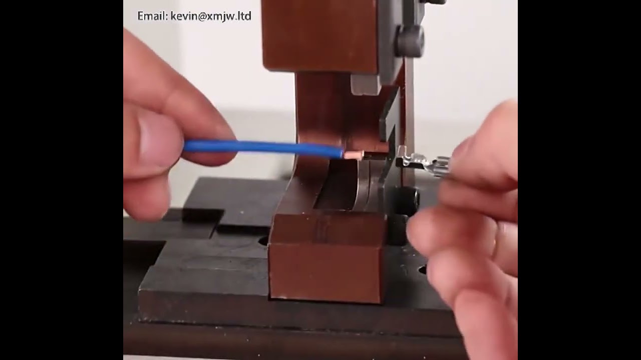 Pneumatische Europese krimpmachine - Automatische terminalapplicator voor draadharness