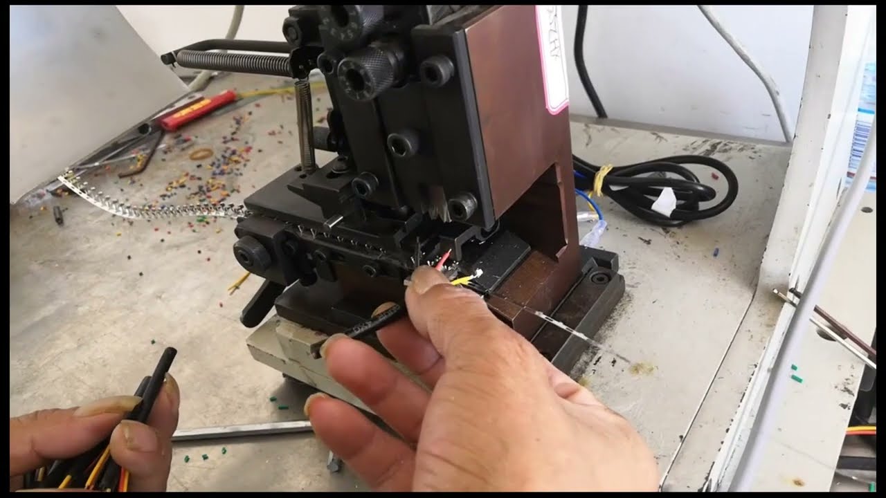 Semi-automatische krimpmachine voor compressieconnectoren – efficiënt en precies