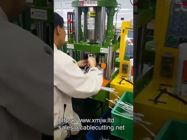 250 Ton Hoge Snelheid Verticale Spuitgietmachine voor PVC Stekkeromspuiten – Kleine Matrijzen