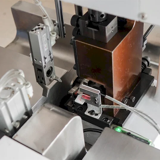 Automatische Kabelstrip-, Krimp- en Twistmachine AWG14-28 Thumb