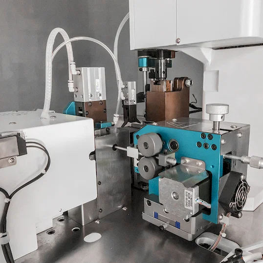 Automatische Kabelstrip-, Krimp- en Twistmachine AWG14-28 Thumb